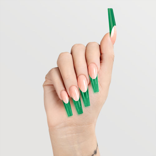 Chaun Legend Green Apple Martini on hands