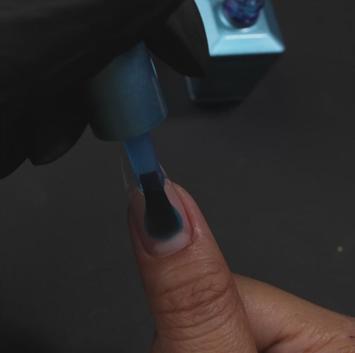 Chaun Legend Hypnotic Breeze swatch